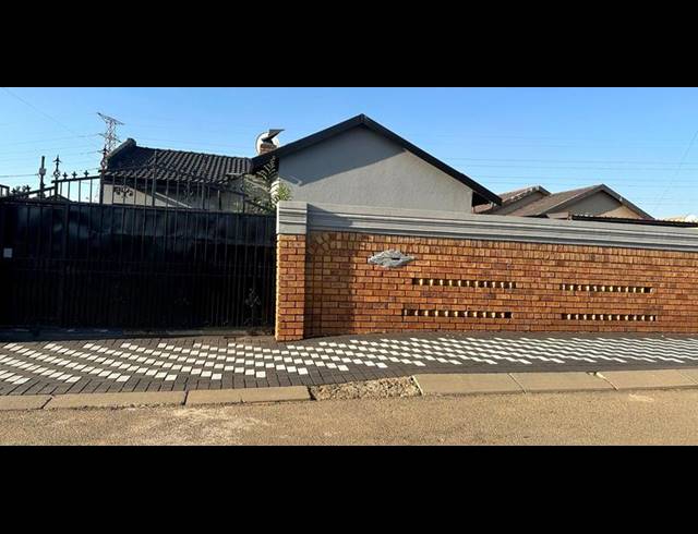 3 BEDROOM HOUSE FOR SALE IN PROTEA GARDEN